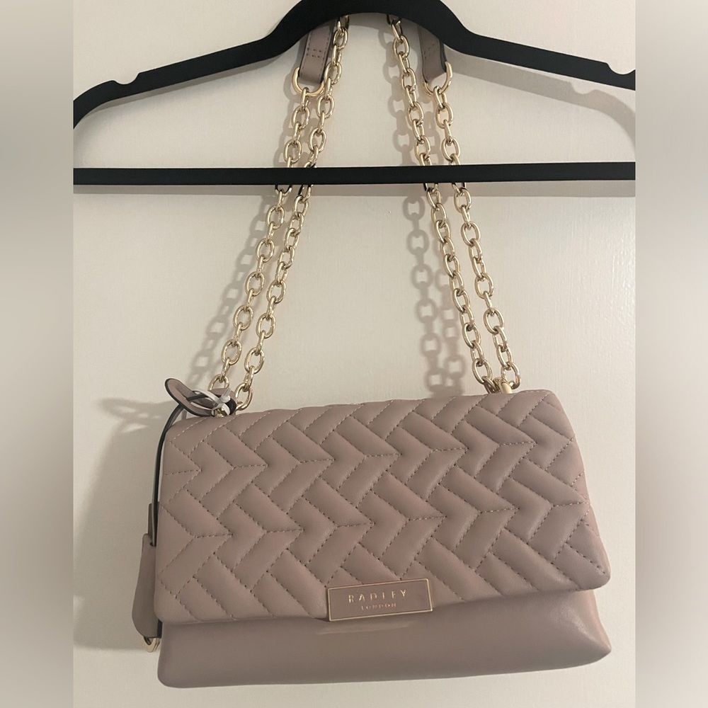 RADLEY LONDON Quilted Crossbody Bag in Mauve Taupe with Gold Chain
